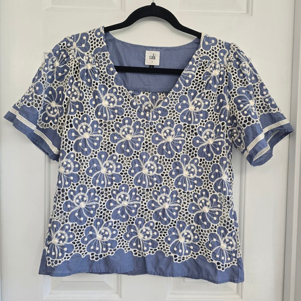 Cabi Embroidered V-Neck Eyelet Lace Top Sz S Blue White Short Sleeve Minimalist